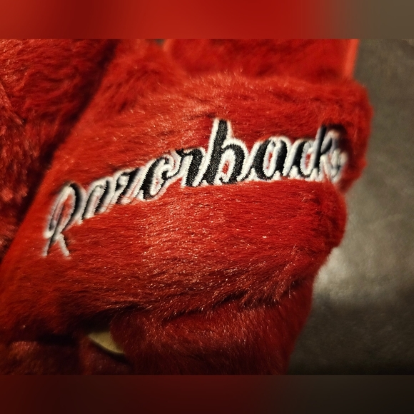 NWT Arkansas Razorbacks open-toed fuzzy slippers. Size: S 5-6 - Picture 2 of 7